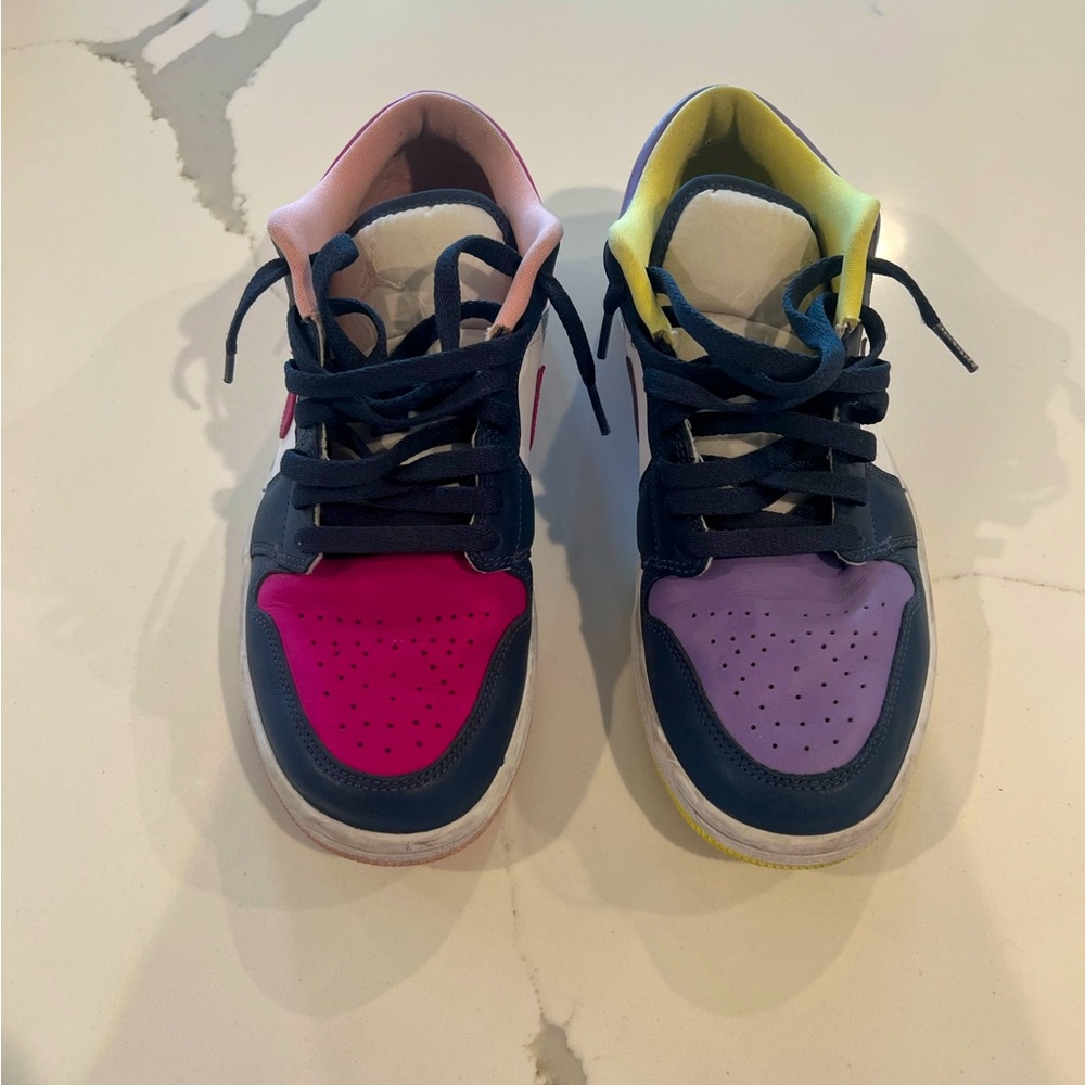 Multicolor Nike Low Jordans Size 9.5